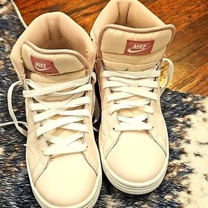 WOMEN'S NIKE COURT ROYALE 2 MID SNEAKERS